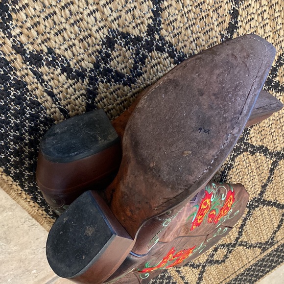 Excellence in motion wearing a fabulous Johnny Ringo boots🌺🌸🌺 - Picture 11 of 15